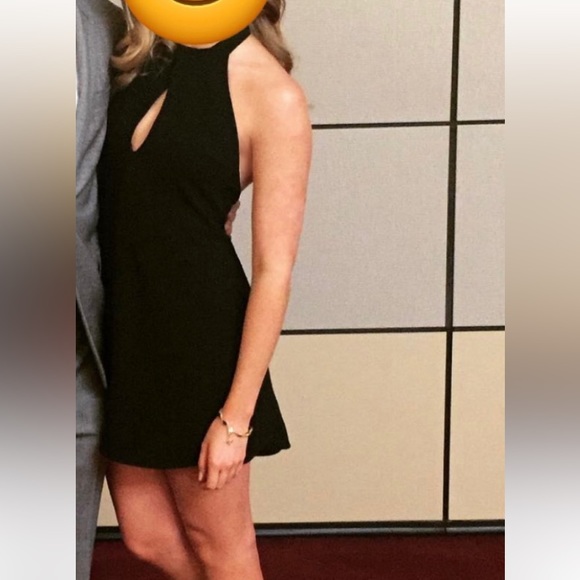 Lulus LBD with keyhole front - Picture 3 of 5